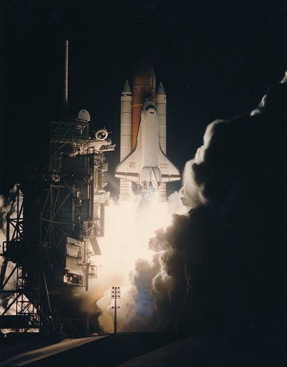 null NASA. Décollage de nuit de la navette spatiale ATLANTIS (Mission STS-76) en...