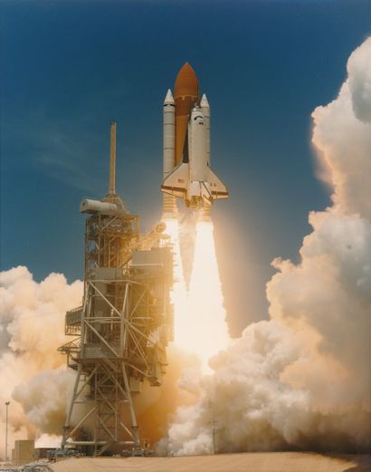 null Nasa. Superb and perfect take off of the space shuttle Columbia (Mission STS-94)...