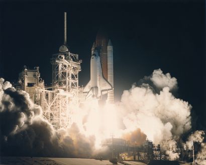null Nasa. Space Shuttle Endeavour (Mission STS-61). Nighttime liftoff of Space Shuttle...