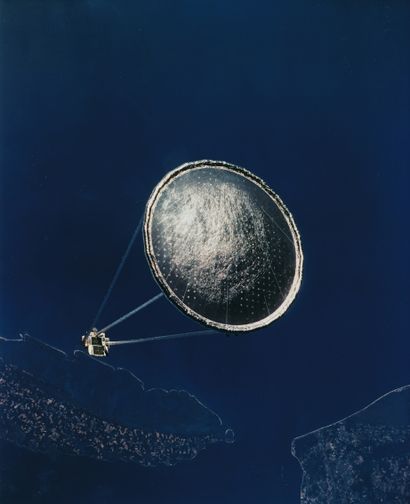 null Nasa. Vue de l'antenne expérimentale SPARTAN depuis la navette spatiale Endeavour...