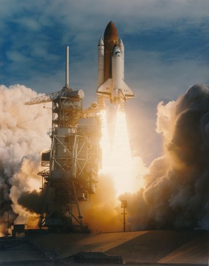 null Nasa. Vue plein cadre de la navette spatiale Columbia (Mission STS-73) et de...