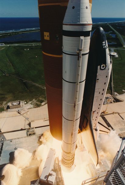 null Nasa. Navette spatiale Atlantis (Mission STS-66). Magnifique décollage de la...