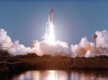 Nasa. Panoramic liftoff of the Space Shuttle...
