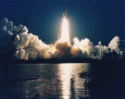 null Nasa. Superb panoramic of the early morning liftoff of the space shuttle Discovery...