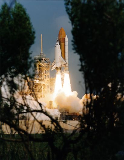 null Nasa. Space Shuttle Discovery (Mission STS-85) rises from launch pad 39A on...