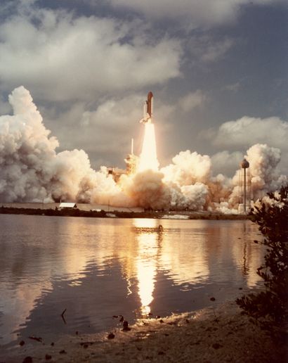 null NASA. Magnifique décollage de la navette spatiale Columbia le 22 mars 1982....