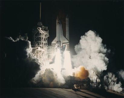 null Nasa. A superb panoramic view of a night launch of the space shuttle ATLANTIS...