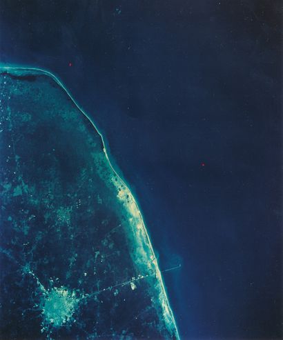 null Nasa. Une rare et impressionnante vue du plateau du Yucatan. 1992.Tirage chromogénique...