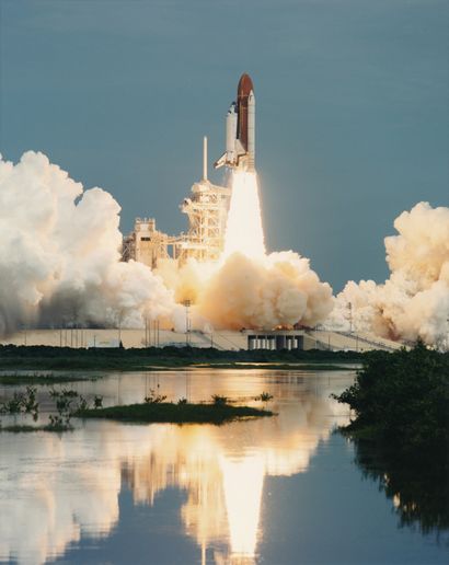null NASA. Superbe lancement de la navette spatiale Columbia (Mission STS-40) emportant...