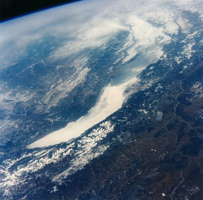 null Nasa. Mission of the space shuttle Atlantis (STS-45). View of Lake Baikal in...