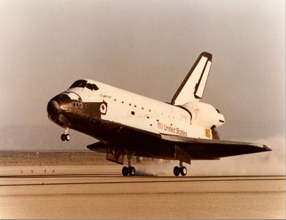 Nasa. Landing of the space shuttle Challenger...