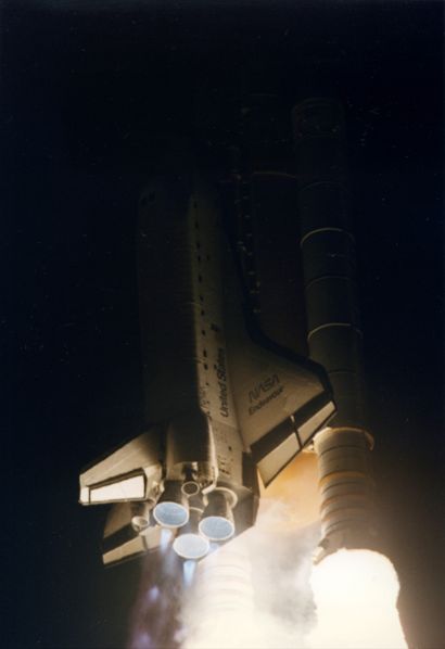 null NASA. Décollage de nuit de la navette spatiale Atlantis, mission STS-72, le...