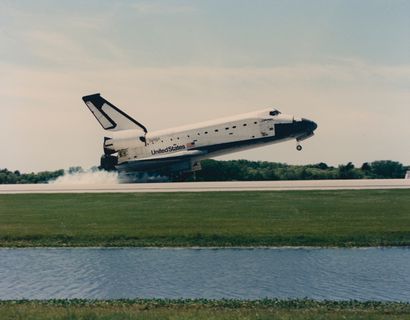 null NASA. Perfect landing of the space shuttle Columbia on the Kennedy Space Center...
