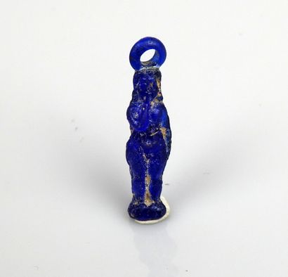 null Rare amulette représentant Harpocrate, le doigt dans la bouche

Verre 3.1 cm

Egypte...