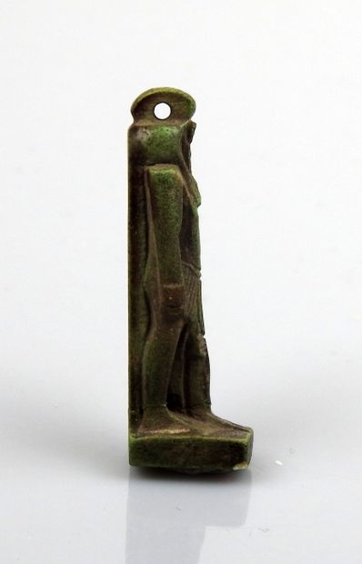 null Rare Amulette très fine représentant Osiris, le visage martelé rituellement

Fritte...