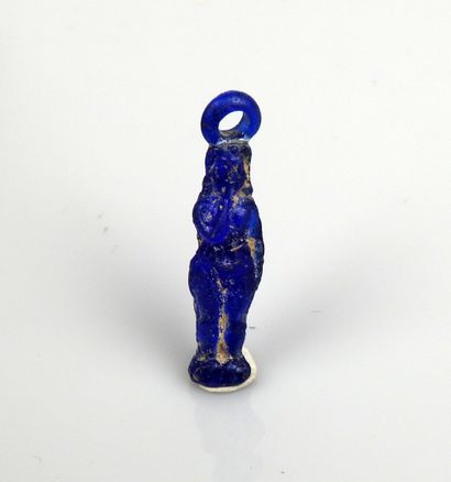 null Rare amulette représentant Harpocrate, le doigt dans la bouche

Verre 3.1 cm

Egypte...
