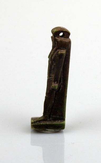 null Rare Amulette très fine représentant Osiris, le visage martelé rituellement

Fritte...