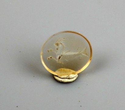  Intaille représentant un capricorne 
Cristal de roche 1.3 cm 
Période romaine