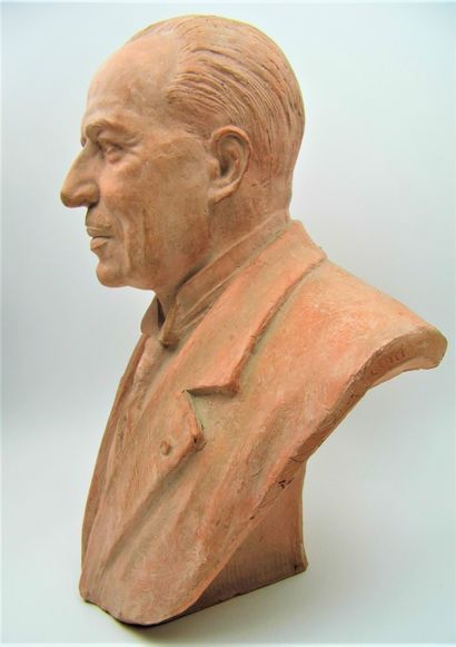 null 50 - Henri d'ORLÉANS Count of Paris. Original terracotta bust from the 40's,...