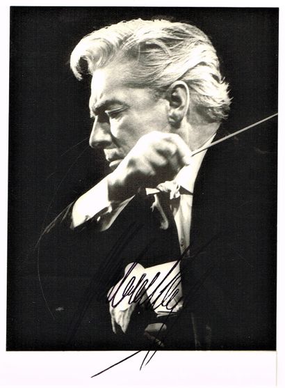 null 302 - Herbert von KARAJAN (1908-1989), chef d’orchestre. Photographie d’éditeur...