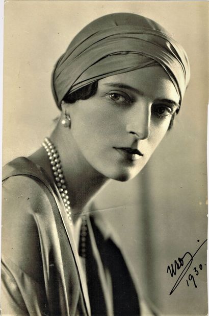 null 47 - IRINA PRINCESS YUSUPOV. Exceptional photograph by Hay Wrighton signed by...