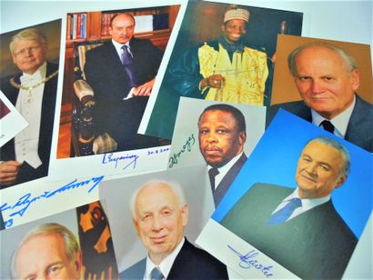 null 65 - MODERN INTERNATIONAL POLITICS. Beautiful collection of 15 signed photographs...