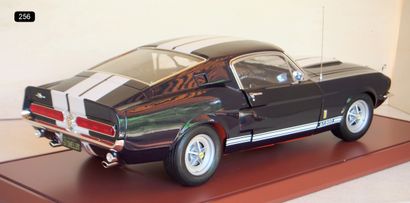 null 
DE AGOSTINI - Italie - 1/8e - Métal (1)



FORD MUSTANG SHELBY GT 500 1967



Maquette...