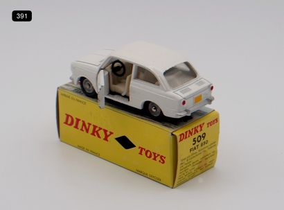  DINKY TOYS - FRANCE - Metal (1) 
UNUSUAL COLOR COMBINATION 
# 509 FIAT 850 
The...