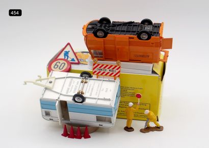 null DINKY TOYS - FRANCE - Métal (2)

- # 570 PEUGEOT J7 FOURGON "AUTOROUTES"

Orange,...