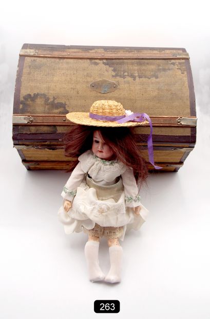 null ANTIQUE DOLLS & ACCESSORIES

- GERMANY RC 25". Little doll (height 31 cm) bisque...