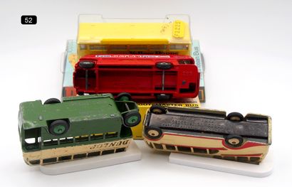  DINKY TOYS G.-B. - 1/43th (4) 
A SELECTION OF 4 COACHES & BUSES 
- # 29 C4/290 LEYLAND...