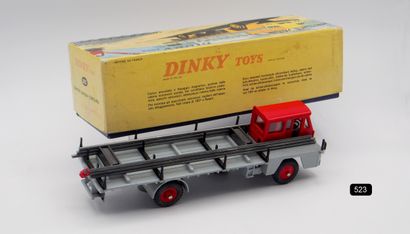 null DINKY TOYS - FRANCE - Metal (1)

# 885 SAVIEM IRON CARRIER

Grey, red plastic...