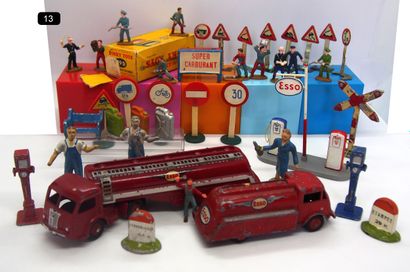 null Strong lot on the theme of garage and road signs (37)

- 13 plastic (France)...