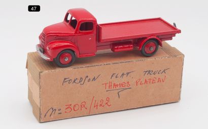 null DINKY TOYS G.-B. - 1/43e (1)

# 30 R/422 -FORDSON THAMES plateau. Rouge vif....