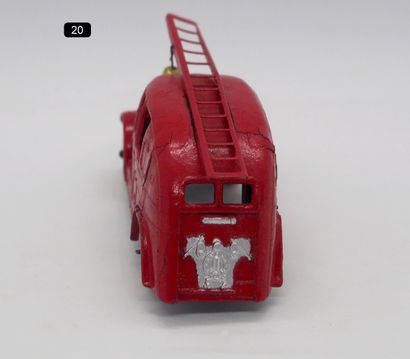 null DINKY G.-B. (1)

RARE

# 25 Ha (1936) MERRYWEATHER aerodynamic pumper van. Red....
