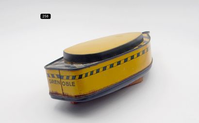 null 
ADVERTISING ART - Metal (1)




BROWN COOKIE JAR IN THE SHAPE OF A SHIP




Yellow...