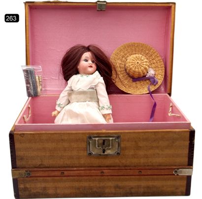 null ANTIQUE DOLLS & ACCESSORIES

- GERMANY RC 25". Little doll (height 31 cm) bisque...