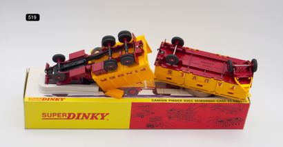 null DINKY TOYS - FRANCE - Metal (1)

# 881 GMC "PINDER" & TAN TRAILER-CAGE

Red...