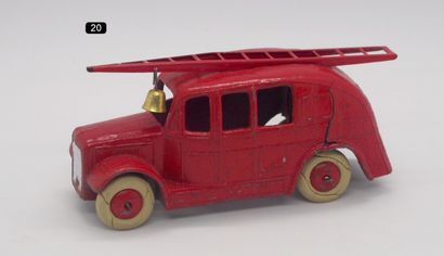  DINKY G.-B. (1) 
RARE 
# 25 Ha (1936) MERRYWEATHER aerodynamic pumper van. Red....