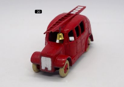null DINKY G.-B. (1)

RARE

# 25 Ha (1936) MERRYWEATHER aerodynamic pumper van. Red....