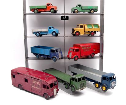  DINKY TOYS G.-B. - 1/43th (9) 
MEETING OF 9 VANS 
- # 501 FODEN TOMBEREAU cab type...