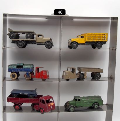 null DINKY TOYS G.-B. - 1/43th (8)

MEETING OF 8 VANS

- # 25 c TYPE 4 FLAT TRUCK:...