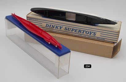 null DINKY TOYS - France - 1/1200th - Plastic (1)

# 870 LINER "FRANCE

Black & red...