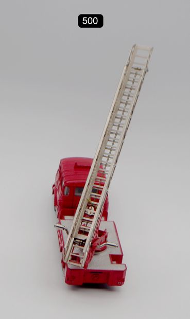 null DINKY TOYS - FRANCE - Metal (1)

# 568 BERLIET GBK 6 LARGE FIRE LADDER

Red,...