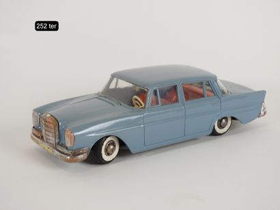null 
GAMA - Germany - 1/20th - Plastic (1)

# 407 MERCEDES 220 SE

Model marketed...