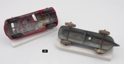 null DINKY TOYS G.-B. - 1/43th (2)

Reunion of 2 pieces:

- # 22 H (VERY RARE) AIRFLOW...