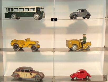  DINKY TOYS - France (5) 
Réunion de 5 modèles produits entre 1947 et 1950 
- # 24...