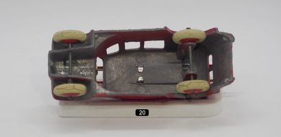  DINKY G.-B. (1) 
RARE 
# 25 Ha (1936) MERRYWEATHER aerodynamic pumper van. Red....