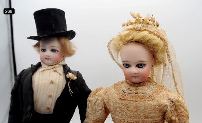  COUPLE OF FASHION DOLLS "PARISIENNE" END OF THE 19th CENTURY (2) 
RARE IN THIS CONDITION...