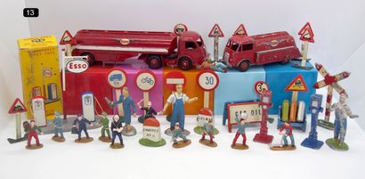 null Strong lot on the theme of garage and road signs (37)

- 13 plastic (France)...